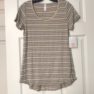 NWT- XS super stretchy LuLaRoe classic tee!